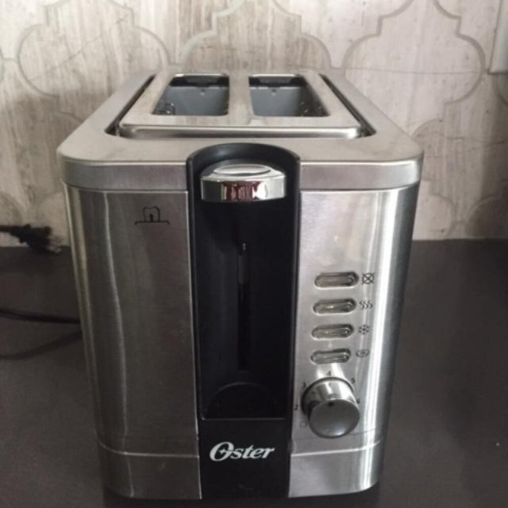 Oster 2-Slice Toaster Silver color